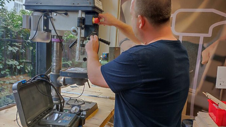 Keuring van een elektrische boormachine